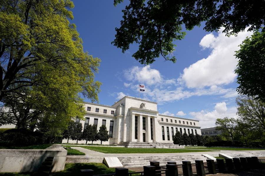 عضوة بالاحتياطي الفيدرالي: السيطرة على التضخم تأتي قبل التفكير في خفض الفائدة (رويترز)